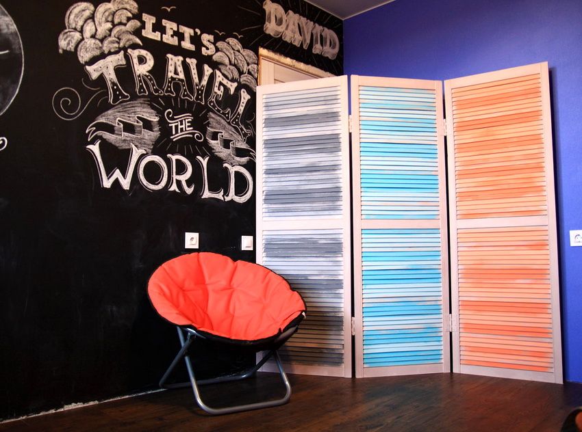 המחיצה יכולה לשמש תפאורה מסוגננת בחדר של נער המחיצה יכולה לשמש תפאורה מסוגננת בחדר של נער