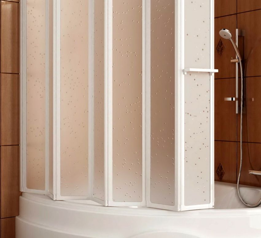 מחיצות לאמבטיה מגיעות בעיצובים שונים: ניתנות וקבועות מחיצות לאמבטיה מגיעות בעיצובים שונים: ניתנות וקבועות