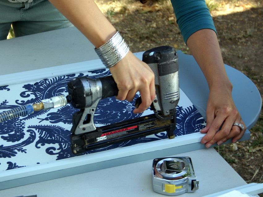 תהליך הצמדת נייר למסגרת המסך תהליך הצמדת נייר למסגרת המסך