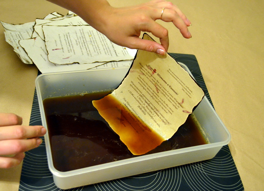 הכנת דפי נייר עתיקים הכנת גיליונות נייר עתיקים