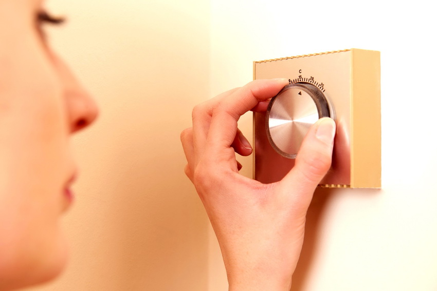 הסוג הפשוט ביותר של תרמוסטט הוא מכני הסוג הפשוט ביותר של תרמוסטט הוא מכני