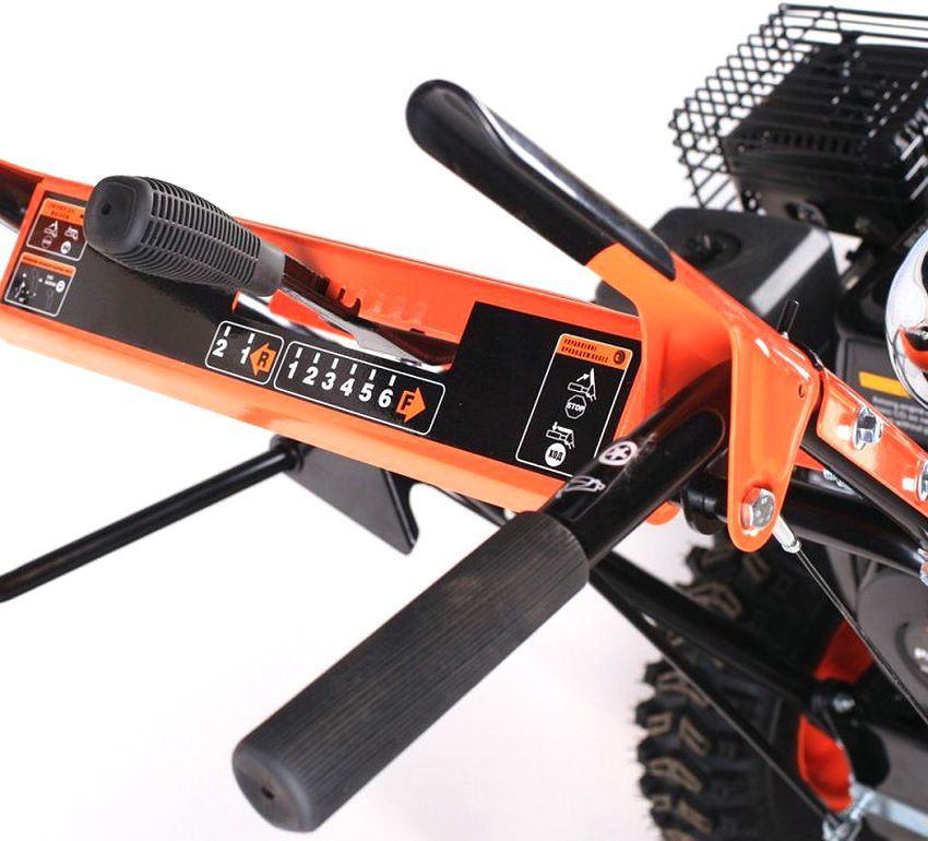 Snowplow Patriot PRO 655 E được người tiêu dùng rất ưa chuộng Snowplow Patriot PRO 655 E được người tiêu dùng rất ưa chuộng
