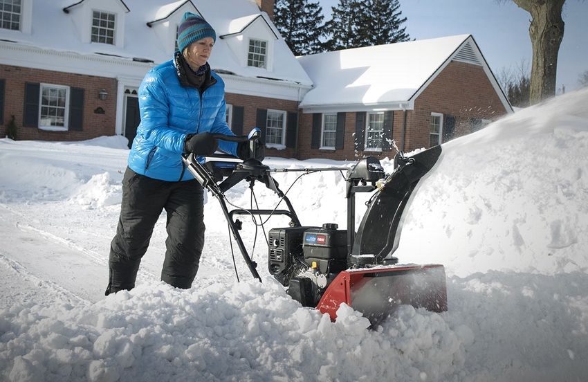 Một tiêu chí quan trọng để lựa chọn máy thổi tuyết là công suất của động cơ xăng. Một tiêu chí quan trọng để lựa chọn máy thổi tuyết là công suất của động cơ xăng.