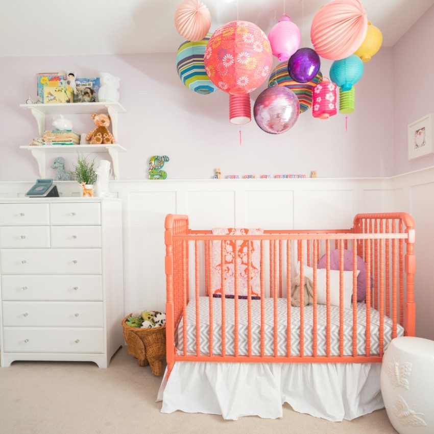 En liten kommode er nok til å lagre ting for et spedbarn. En liten kommode er nok til å lagre ting for et spedbarn.