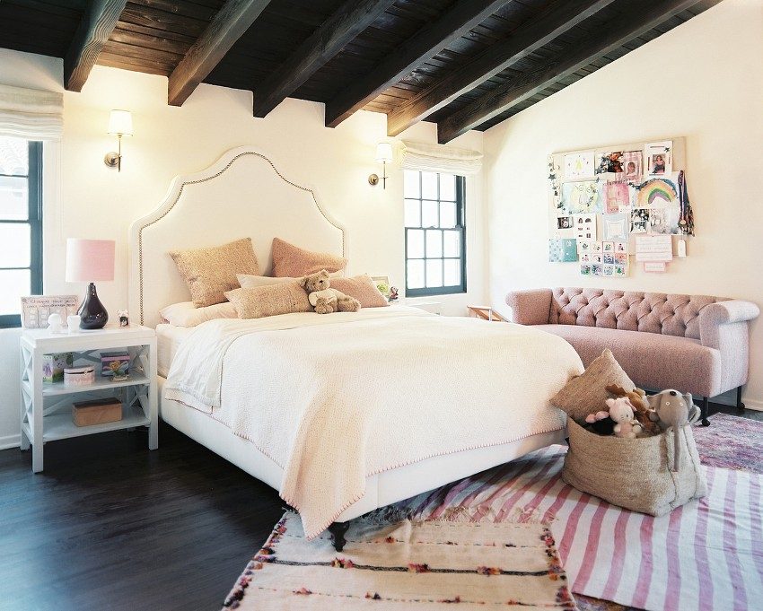 Vakkert dekorert jenterom Vakkert dekorert jenterom