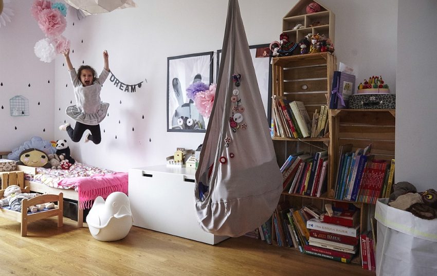 Hengende beanbagstol på jenterommet Hengende beanbagstol på jenterommet