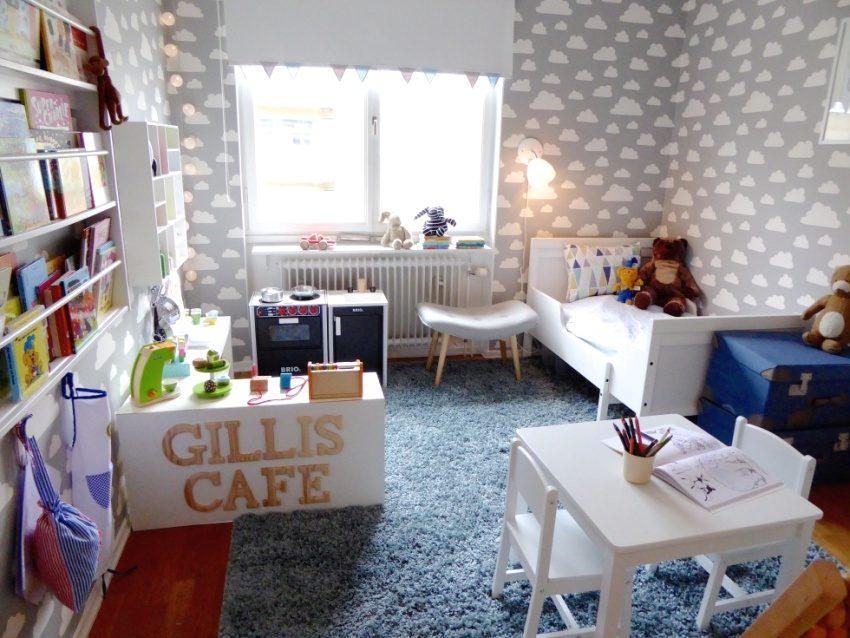 Flere funksjonsområder på jenterommet Flere funksjonsområder på jenterommet