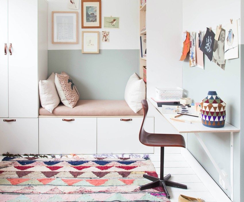 Laconic interiør i barnehagen i gråtoner Laconic interiør i barnehagen i gråtoner