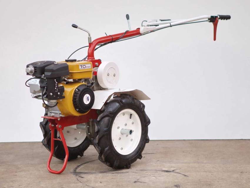 Motoblock Favorite dengan enjin Subaru Motoblock Favorite dengan enjin Subaru