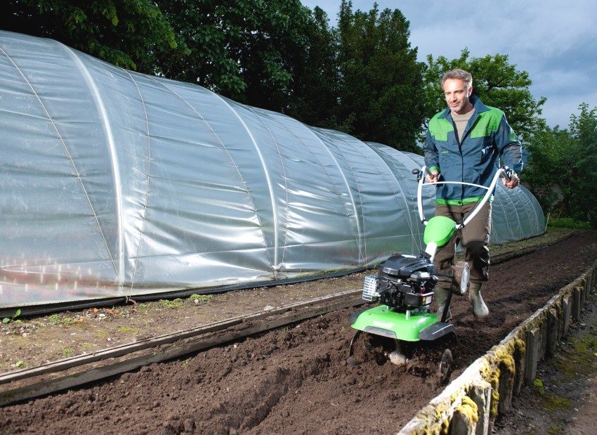 Traktor berjalan di belakang diesel mempunyai ruang lingkup yang luas Traktor berjalan di belakang diesel mempunyai ruang lingkup yang luas