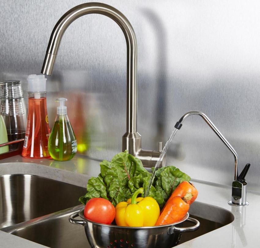 Der Filter kann mit einem separaten Wasserhahn für sauberes Wasser ausgestattet werden Der Filter kann mit einem separaten Wasserhahn für sauberes Wasser ausgestattet werden