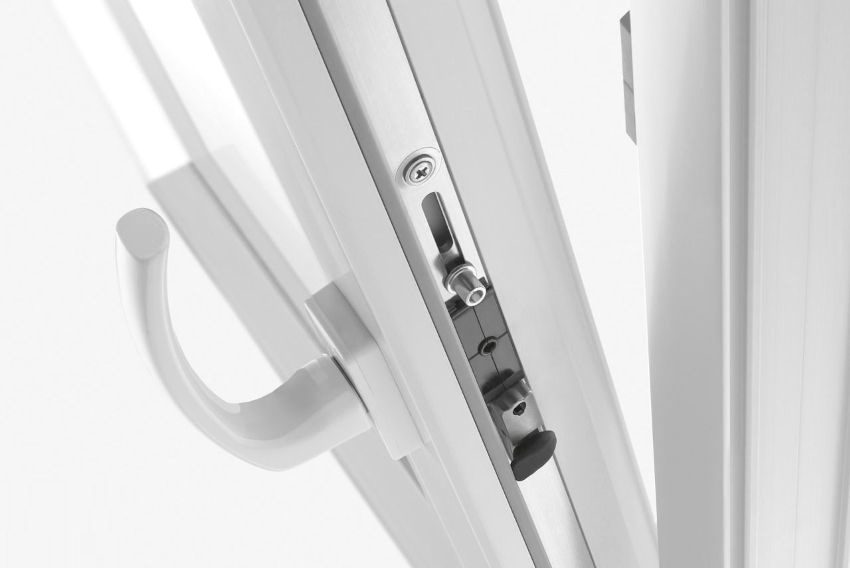 גוש הדלת כולל מסגרת, אבנט, צירים, ידית, חותם ויחידת זכוכית גוש הדלת כולל מסגרת, אבנט, צירים, ידית, חותם ויחידת זכוכית