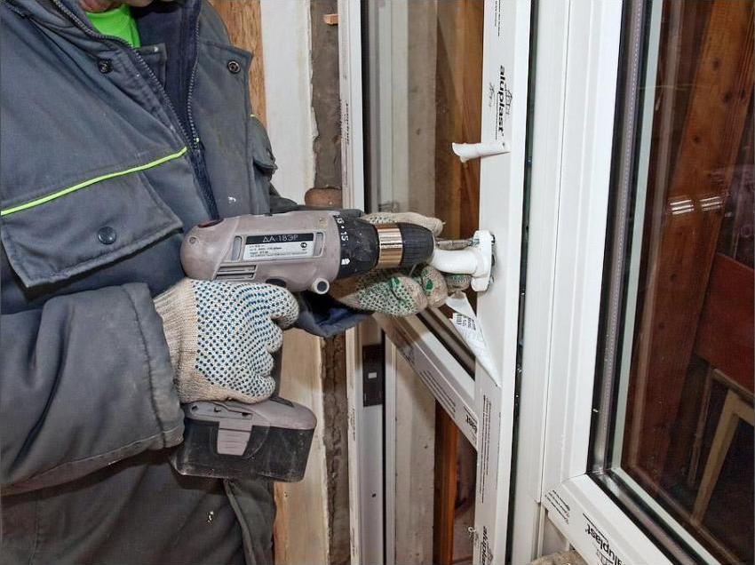 תהליך התקנת דלת פלסטיק תהליך התקנת דלת פלסטיק