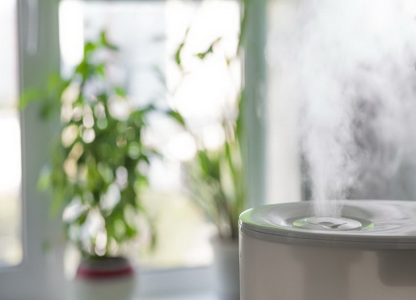 Noen modeller er utstyrt med en hygrostat for å regulere luftfukterens drift Noen modeller er utstyrt med en hygrostat for å regulere luftfukterens drift