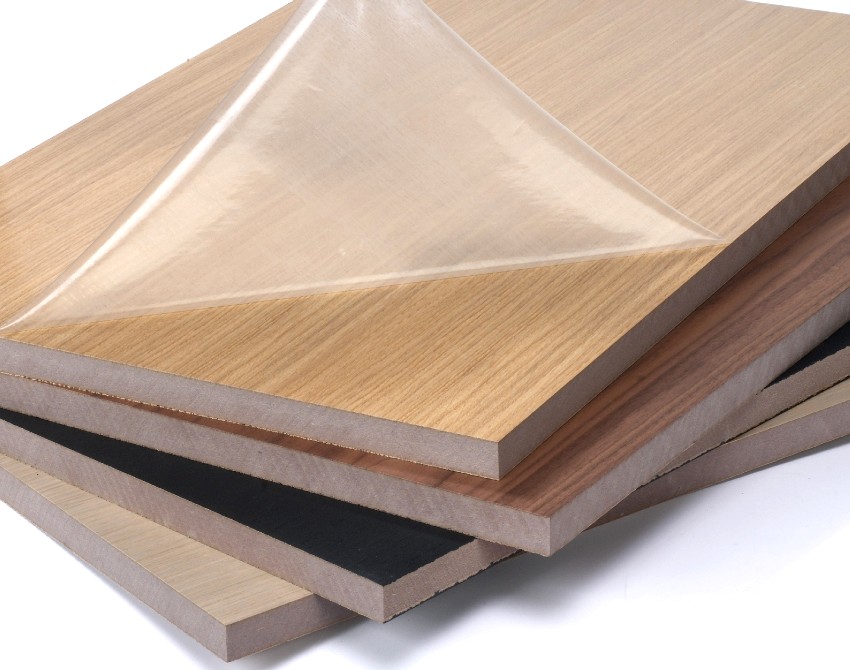 MDF med en beskyttende fugtafvisende film MDF med en beskyttende fugtafvisende film