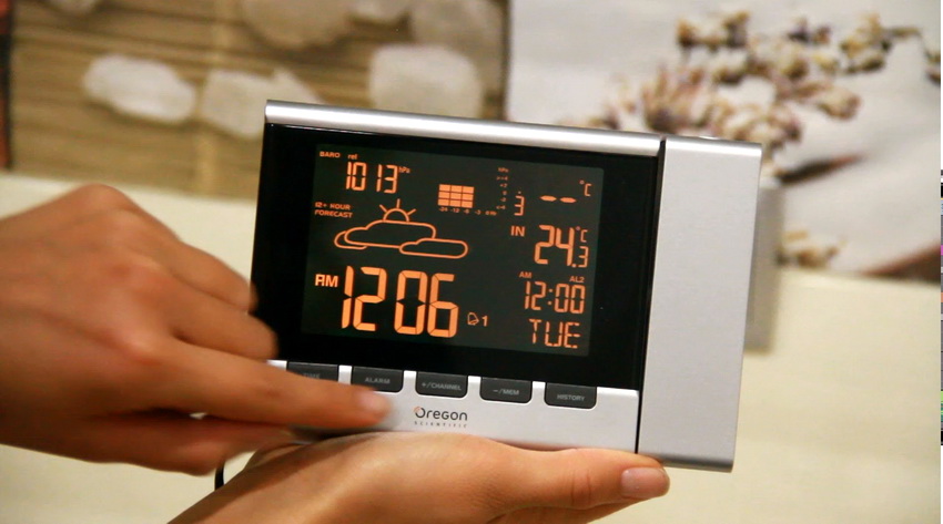 Le complexe météorologique Oregon Scientific BAR368P PROJI est un appareil multifonctionnel amélioré Le complexe météorologique Oregon Scientific BAR368P PROJI est un appareil multifonctionnel amélioré