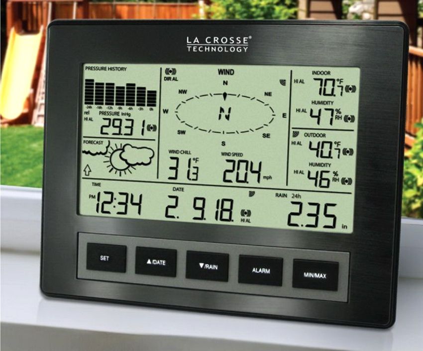 Modèle professionnel d'une station météo fabriquée par La Crosse Modèle professionnel d'une station météo fabriquée par La Crosse