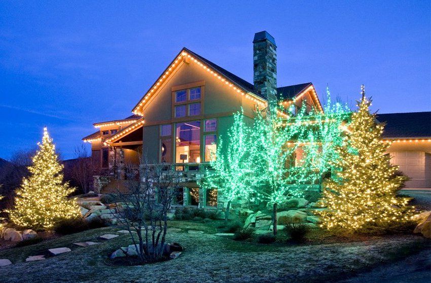 For å få enheten til å glede eierne av huset og gjestene med imponerende lyseffekter, er det verdt å kjøpe en frostbestandig utendørs LED-krans med et stort antall driftsmodi For å få enheten til å glede eierne av huset og gjestene med imponerende lyseffekter, er det verdt å kjøpe en frostbestandig utendørs LED-krans med et stort antall driftsmodi