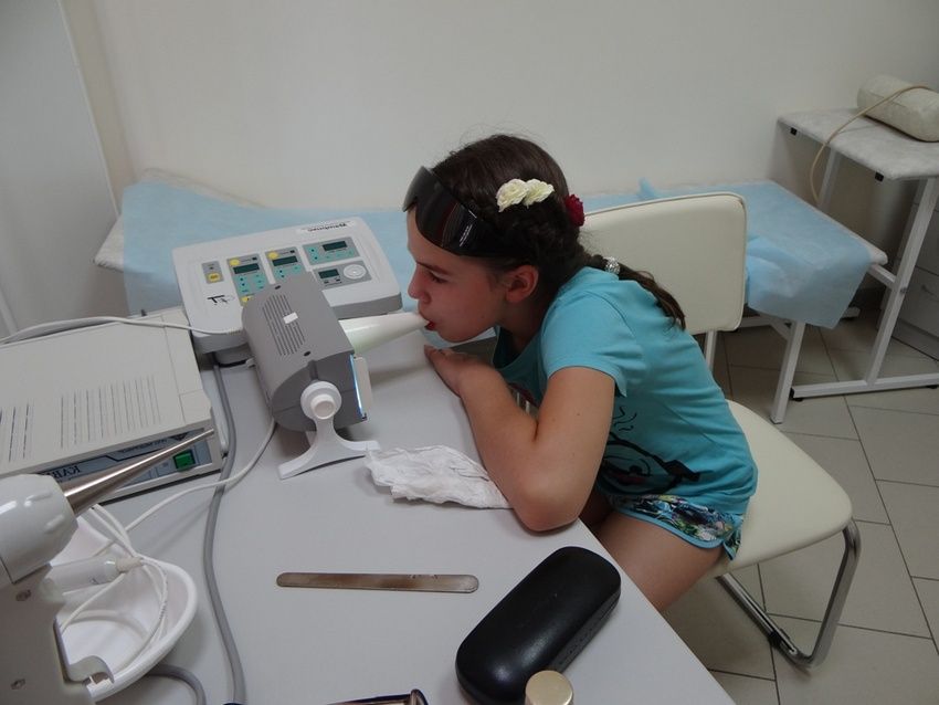 กระบวนการฉายรังสีเฉพาะที่ของเด็กโดยใช้หลอดไฟดวงอาทิตย์ กระบวนการฉายรังสีเฉพาะที่ของเด็กโดยใช้หลอดไฟดวงอาทิตย์