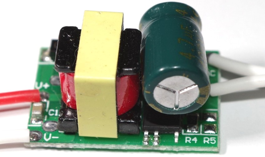 Để tính toán điện áp đầu ra cần thiết, bạn phải tính đến công suất và dòng điện Để tính toán điện áp đầu ra cần thiết, bạn phải tính đến công suất và dòng điện