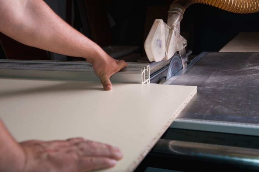 Savning af spånplader Savning af spånplader