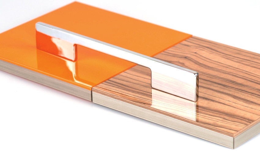 Møbelfacadeelement lavet af lamineret spånplade i forskellige farver Møbelfacadeelement lavet af lamineret spånplade i forskellige farver