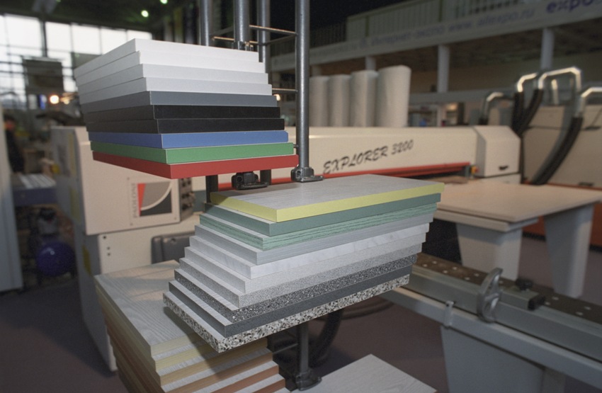 Førende producenter af lamineret spånplader er Kronospan, Egger, Swiss Krono Group og andre mærker Førende producenter af lamineret spånplader er Kronospan, Egger, Swiss Krono Group og andre mærker