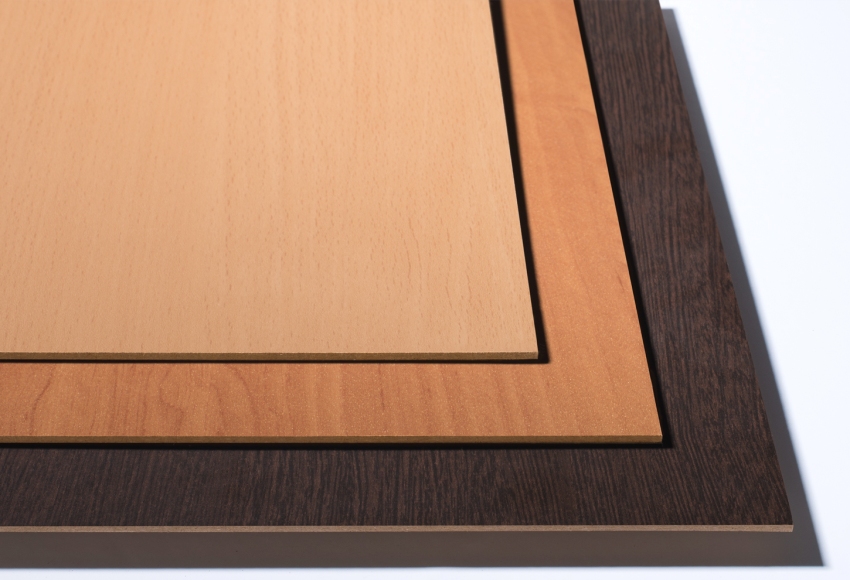 Fiberboard med en lamineret overflade kan bruges til vægdekoration Fiberboard med en lamineret overflade kan bruges til vægdekoration