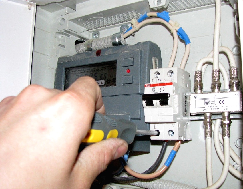 Electricity meter connection must be performed by a specialist Electricity meter connection must be performed by a specialist