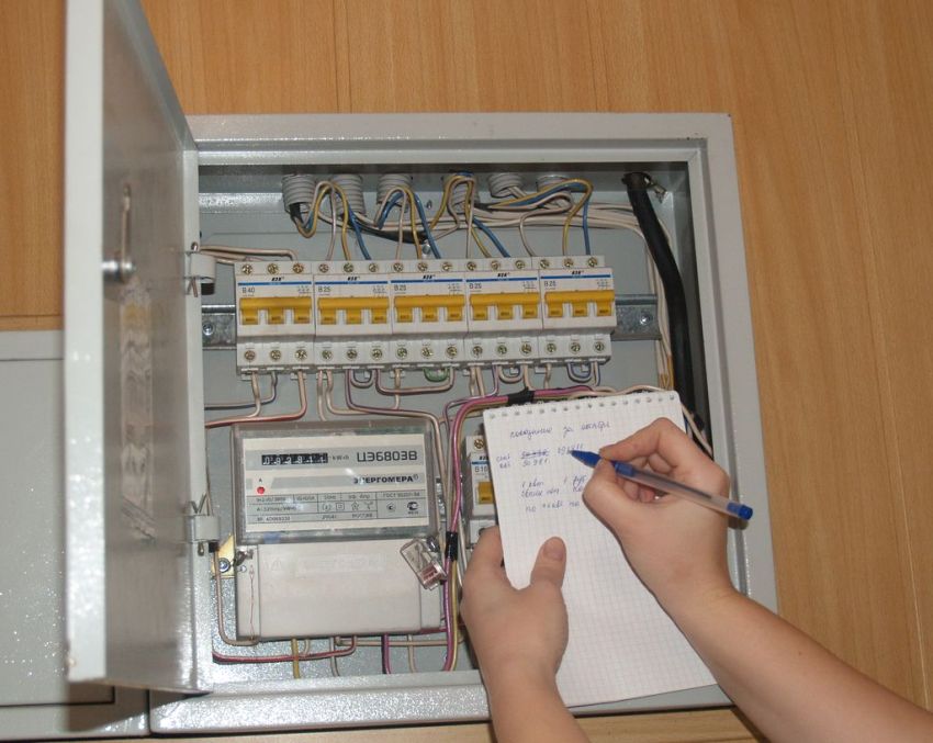 The values of the day and night tariffs are summed up The values of the day and night tariffs are summed up