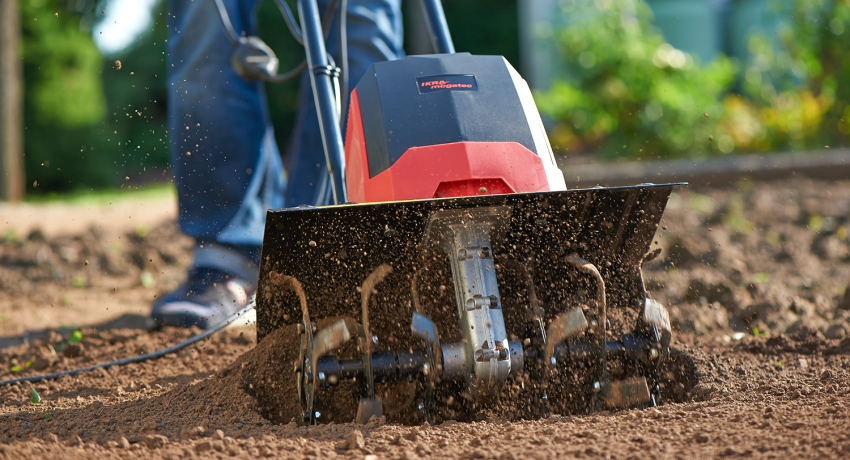 Der Grubber hilft bei der Bodenbearbeitung in Vorstadt- und Gartengrundstücken Elektrischer Grubber für eine Sommerresidenz: eine unverzichtbare Gärtnertechnik