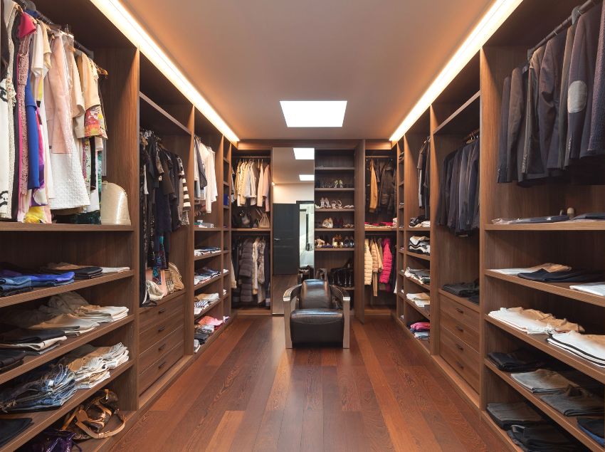 Priestranná šatňa pre veľkú rodinu Priestranná šatňa pre veľkú rodinu