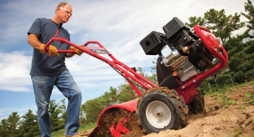Lagani kultivator za benzin pomoći će vam u održavanju stranice Lagani kultivator na benzin: kompaktni pomoćnik u ljetnoj kućici