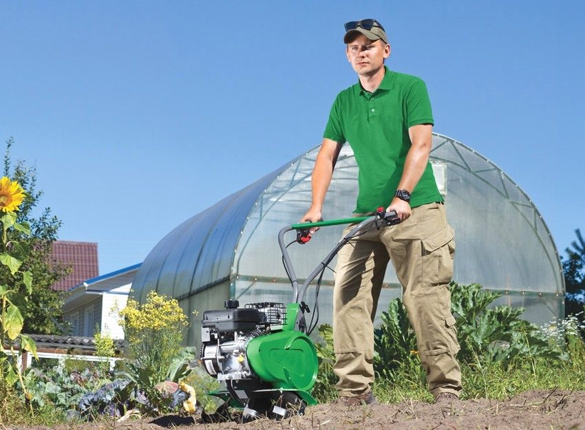 Benzinski kultivator je upravljiviji od električnog Benzinski kultivator je upravljiviji od električnog