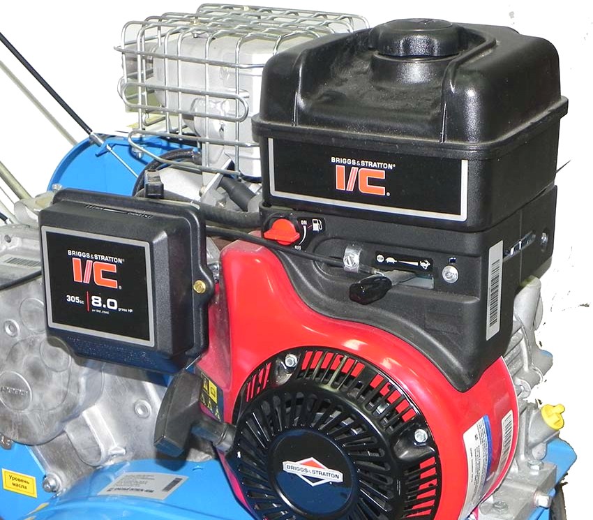 Motor des NEVA MB-23 B-8.0 handgeführten Traktors mit einer Leistung von 8 PS. Motor des NEVA MB-23 B-8.0 handgeführten Traktors mit einer Leistung von 8 PS.