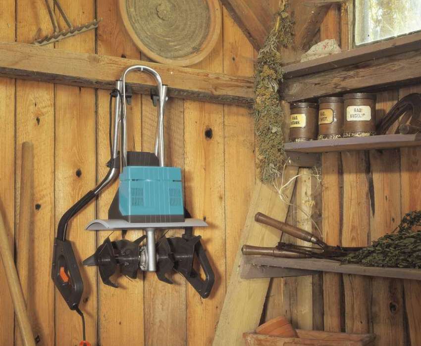 Der kompakte Grubber nimmt während Lagerung und Transport nicht viel Platz ein Der kompakte Grubber nimmt während Lagerung und Transport nicht viel Platz ein