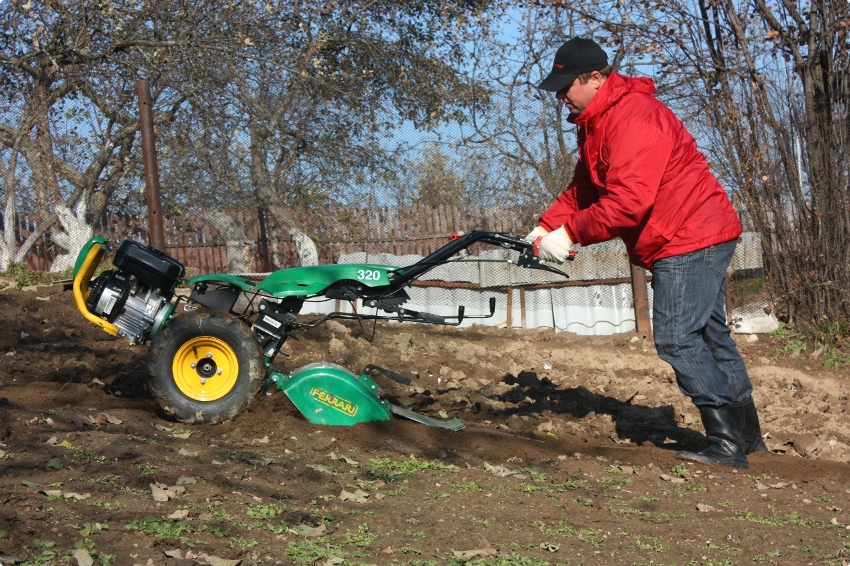 Die Leistung des handgeführten Traktors sollte je nach Standort des Standorts ausgewählt werden Die Leistung des handgeführten Traktors sollte je nach Standort des Standorts ausgewählt werden