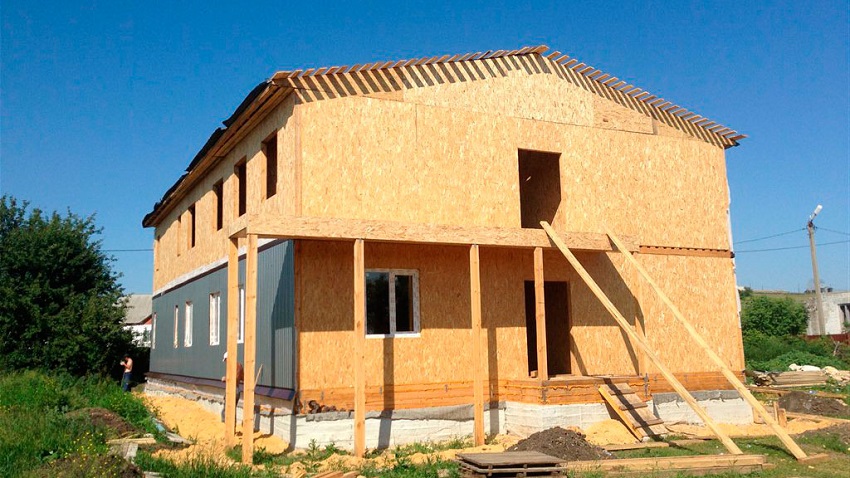 Wykończenie elewacji zmontowanego domu z paneli SIP Wykończenie elewacji zmontowanego domu z paneli SIP