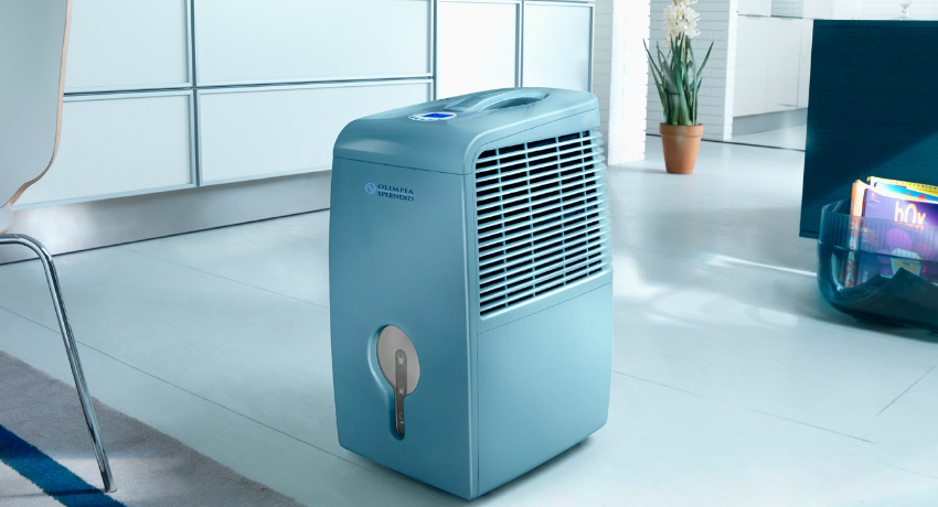 Bærbart klimaanlegg uten luftkanal har lakonisk design på grunn av fravær av avløpsrør og skuffer for å samle fuktighet Bærbart klimaanlegg uten luftkanal har lakonisk design på grunn av fravær av avløpsrør og skuffer for å samle fuktighet