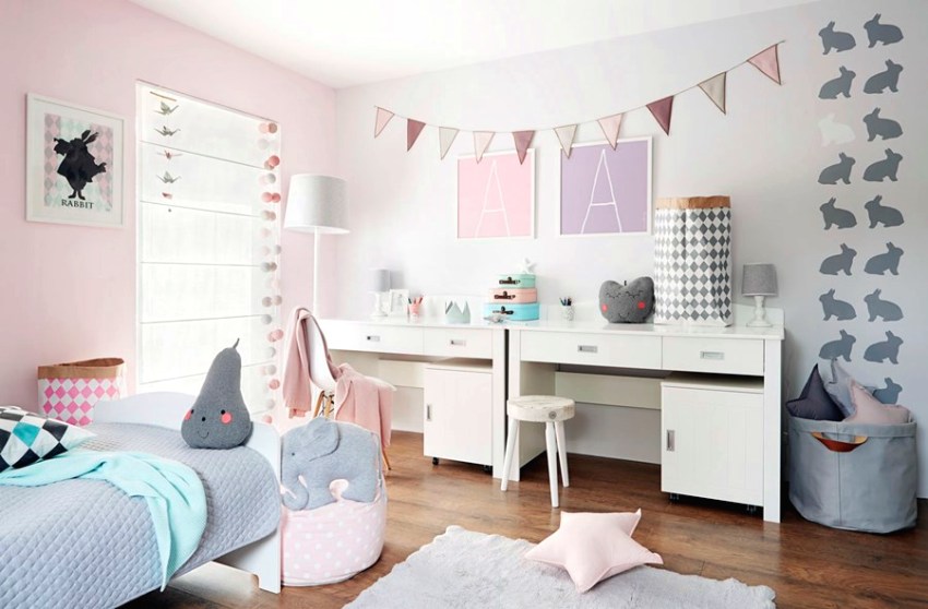 منطقة دراسة في غرفة لفتاتين منطقة دراسة في غرفة لفتاتين