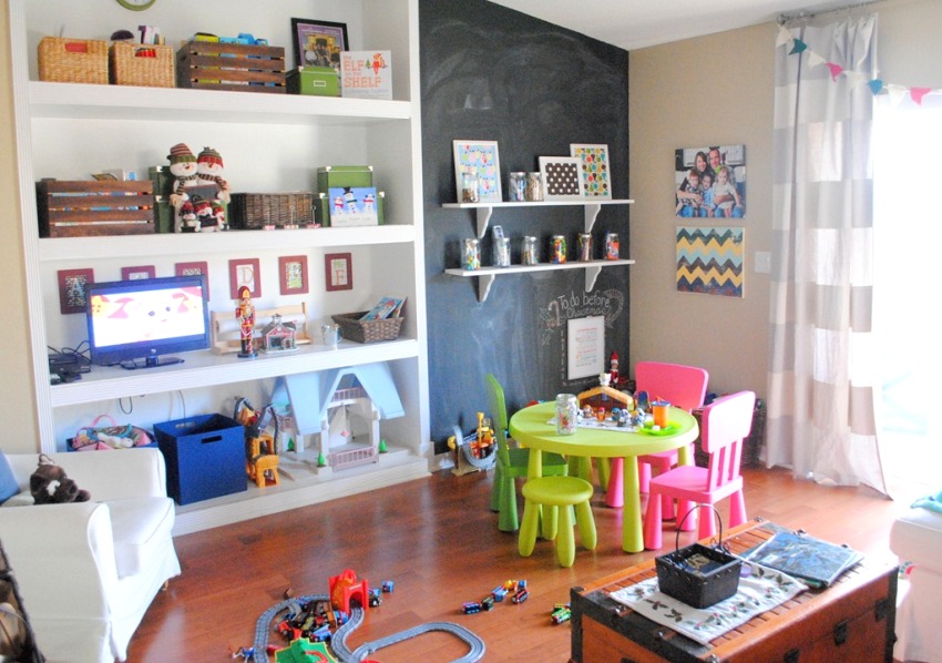 يمكن أن تستوعب الأرفف المفتوحة الألعاب والكتب والصناديق التي تحتوي على أشياء صغيرة يمكن أن تستوعب الأرفف المفتوحة الألعاب والكتب والصناديق التي تحتوي على أشياء صغيرة