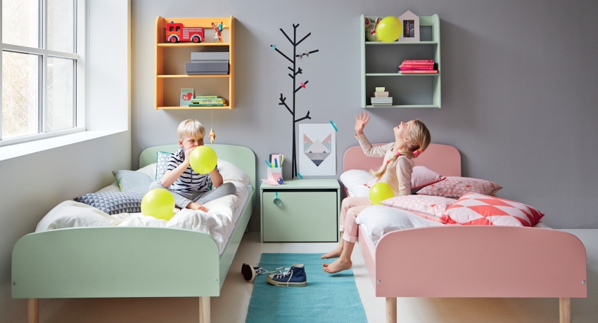 Moderne interiør i et barnerom for en gutt og en jente Barnerom for en gutt og en jente: vi tenker over alt til minste detalj