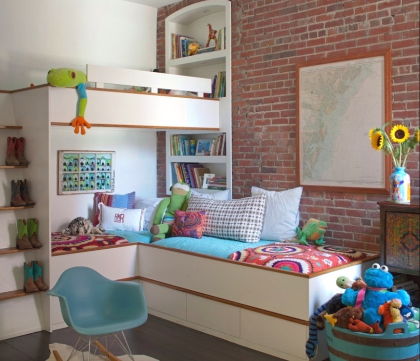 Bakgrunn med etterligning av murverk i barnehagen Bakgrunn med etterligning av murverk i barnehagen