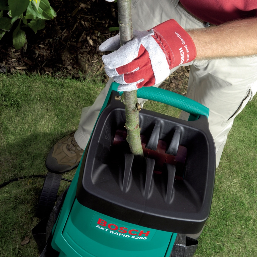 Tocătoarele puternice se pot descurca chiar și cu ramuri groase Tocătoarele puternice se pot descurca chiar și cu ramuri groase