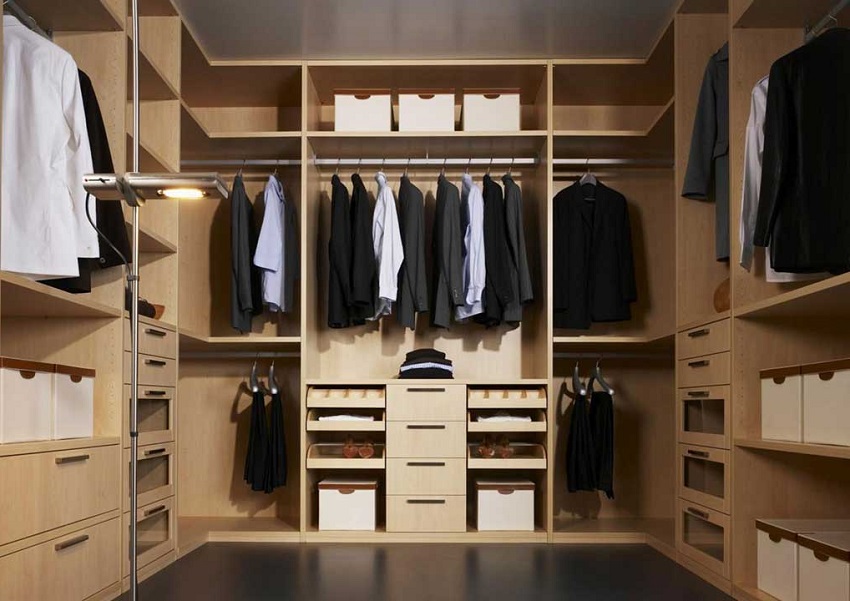 Εγγραφή ευρύχωρου γκαρνταρόμπα Εγγραφή ευρύχωρου γκαρνταρόμπα