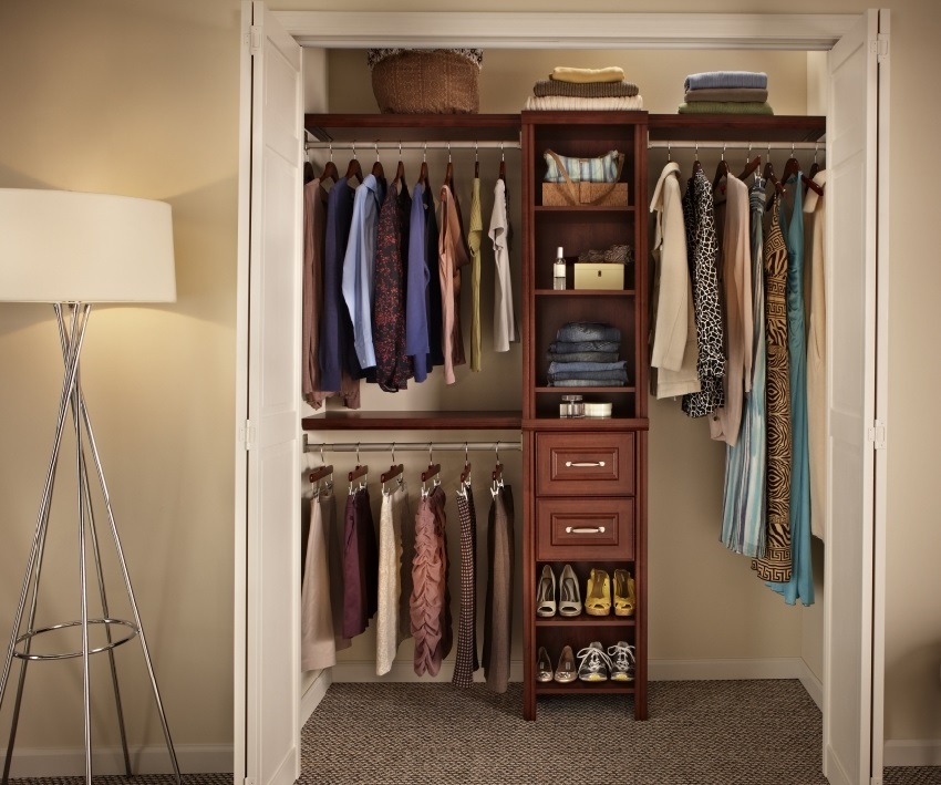 Επιλογή εσωτερικής πλήρωσης του καμαρίνι στο ντουλάπι Επιλογή εσωτερικής πλήρωσης του καμαρίνι στο ντουλάπι