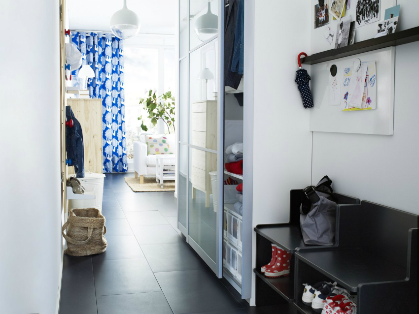 Úzke chodby by mali byť čo najviac funkčné a ľahké Úzke chodby by mali byť čo najviac funkčné a ľahké