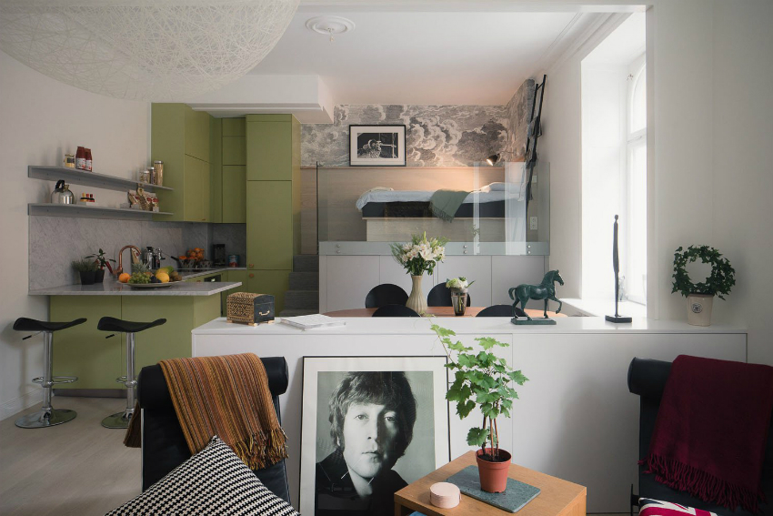 Dobrým riešením pre malé byty je umiestniť posteľ na druhú úroveň Dobrým riešením pre malé byty je umiestniť posteľ na druhú úroveň