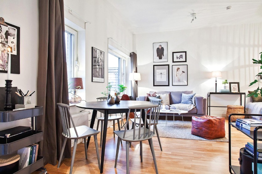 Rámy s obrazmi a fotografiami môžu slúžiť ako dekorácia steny Rámy s obrazmi a fotografiami môžu slúžiť ako dekorácia steny