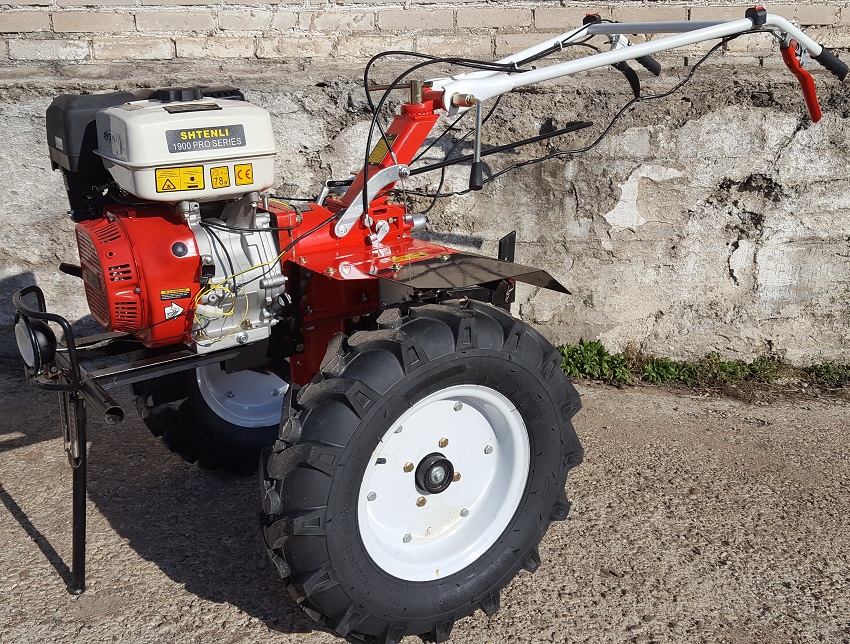 Máy kéo đi sau hạng trung với hiệu suất cao Máy kéo đi sau hạng trung với hiệu suất cao